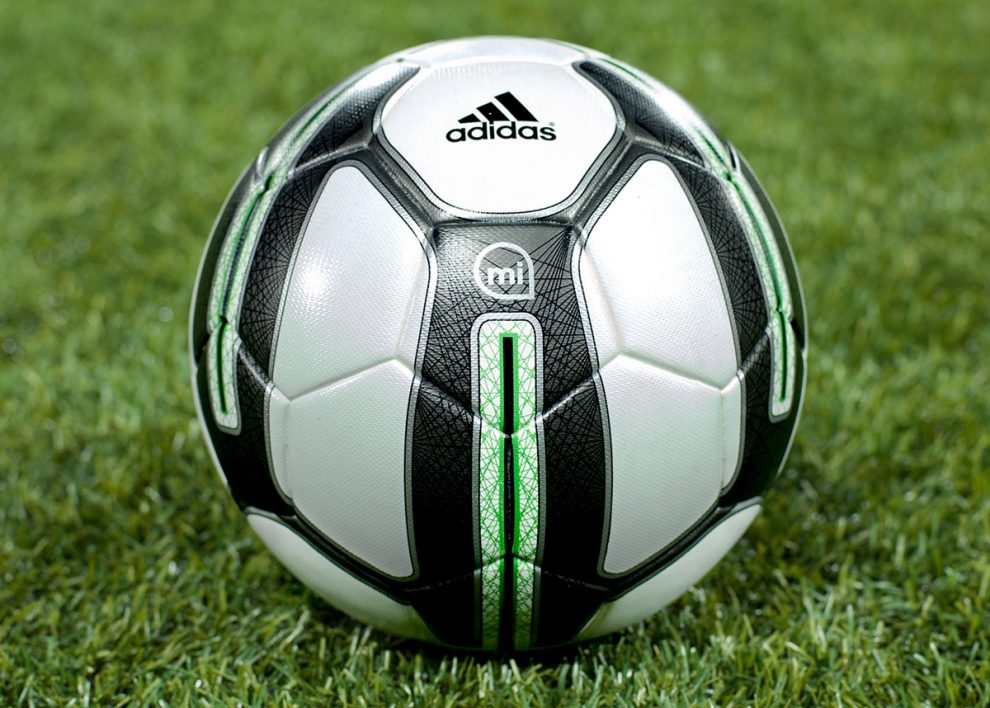Adidas Smart ball miCoach : ballon connecté