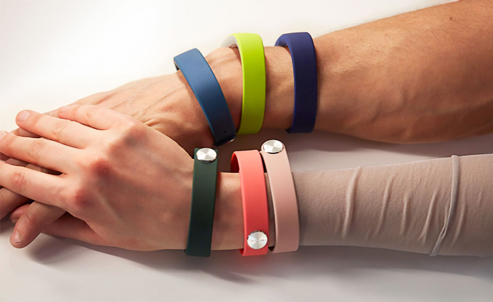 Sony, un bracelet connecté mixte