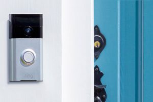 Doorbot devient Ring, un interphone connecté