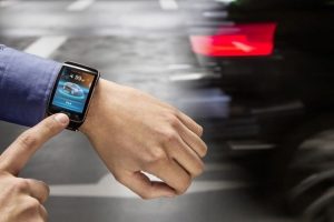 BMW, une voiture contrôlée par une smartwatch ?