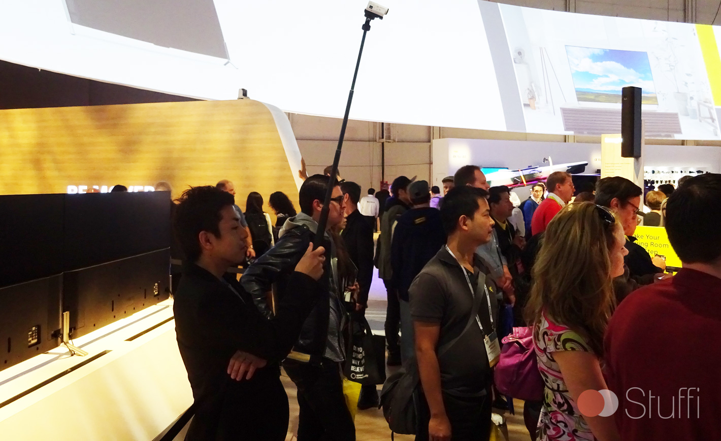 Le (selfie-)stick, l'objet à avoir au CES