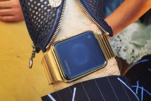 Karl Lagerfeld et son Apple Watch