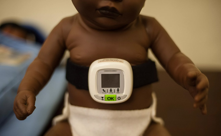 Philips s'engage contre la pneumonie infantile