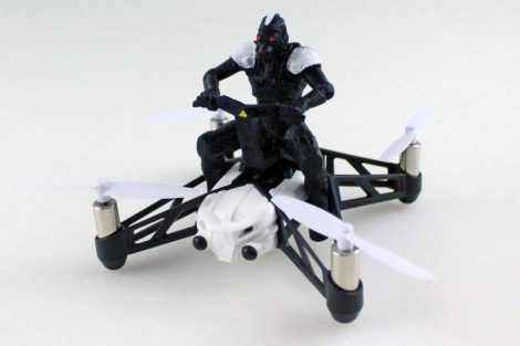 Un drone conduit par un personnage