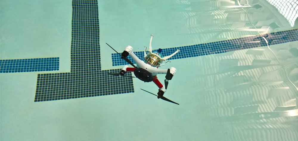 Le LoonCopter nage sous l'eau