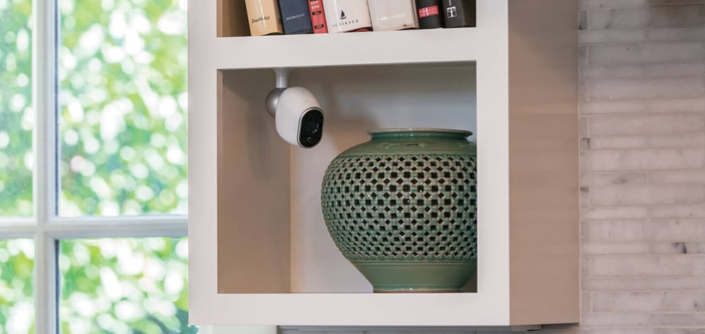 NetGear Arlo Pro Cachée