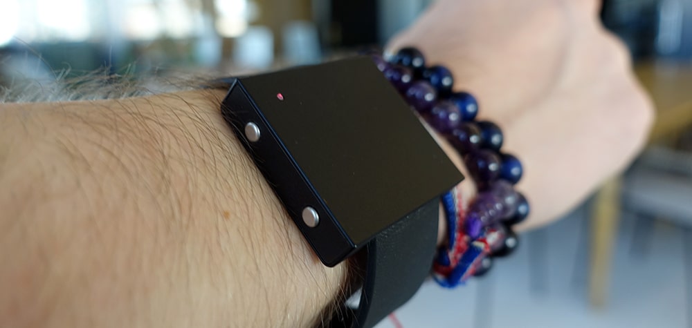 Basslet au poignet