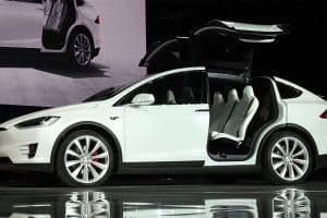 Tesla Model X pilote automatique