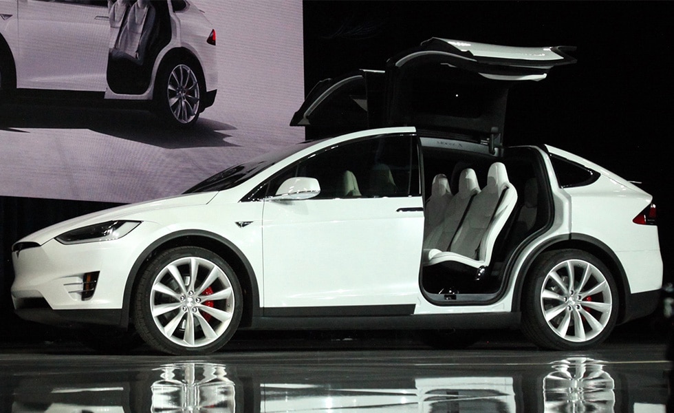 Tesla Model X pilote automatique