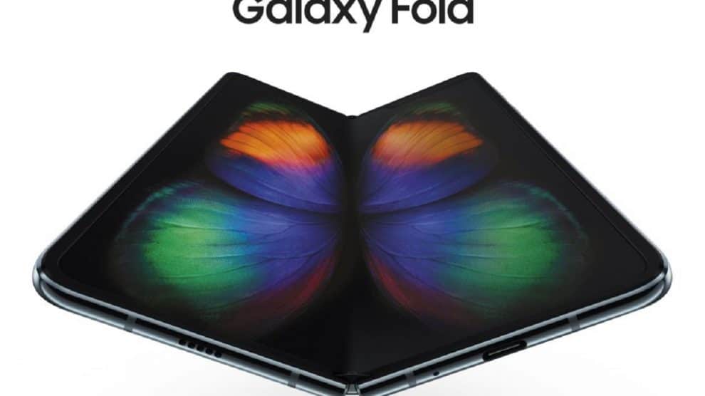 Le Samsung Galaxy Fold sur fond blanc